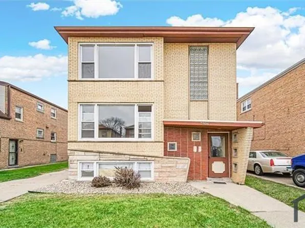 7900 S Whipple St, Chicago, IL 60652