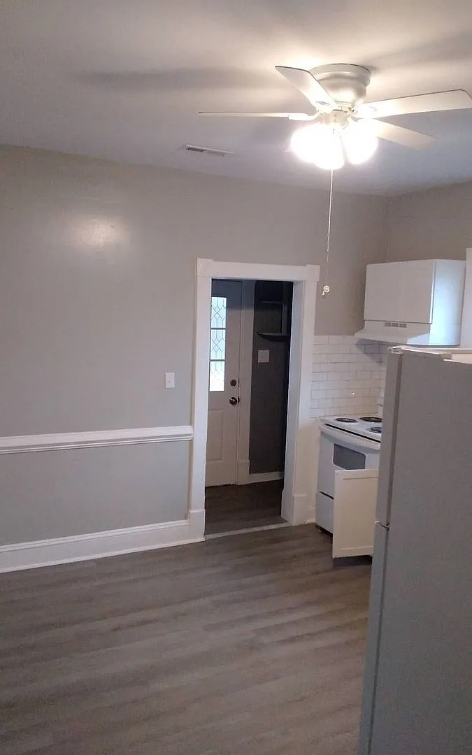 2 bedroom house in Colonial Heights — Photo 2