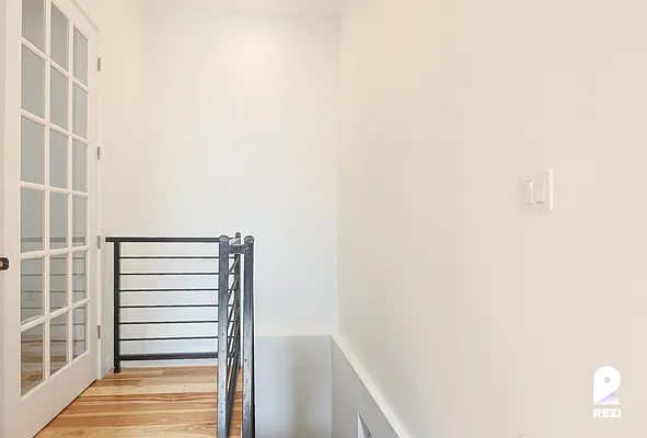 Rented by REZI | media 13