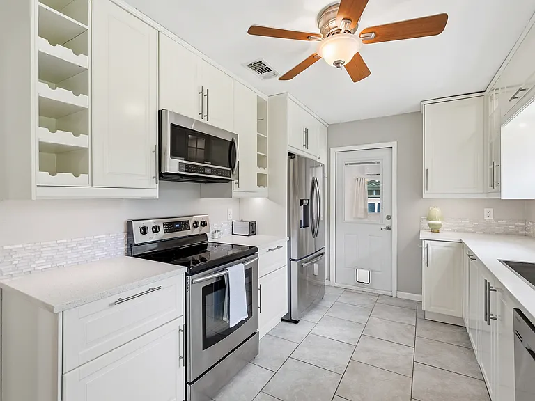 215 Varsity Cir — Photo 15