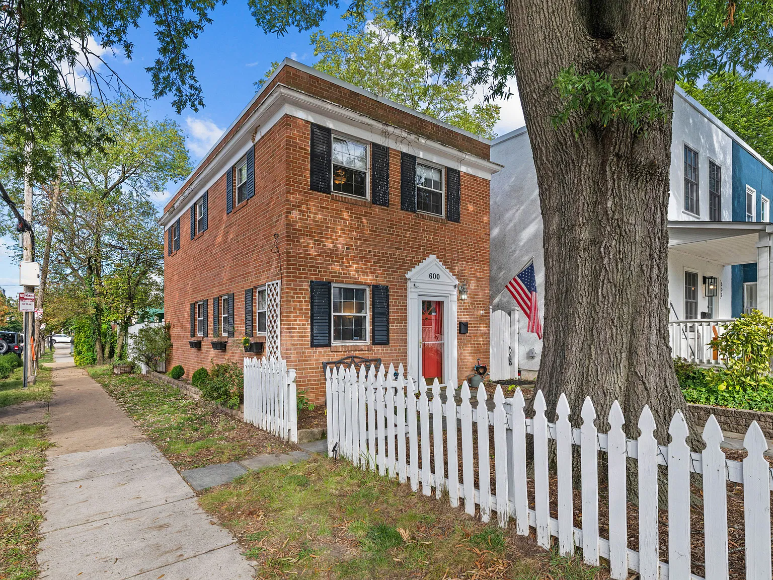 600 N Alfred Street — Photo 2
