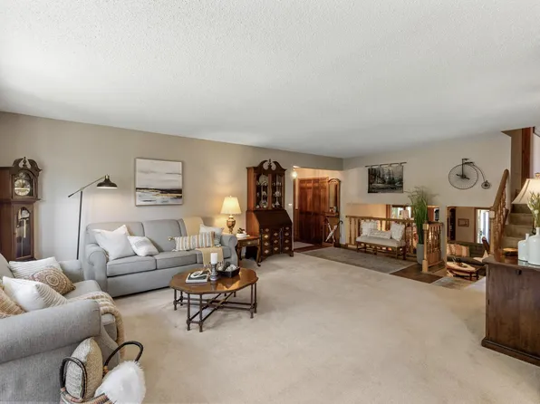 14611 Southpointe Ct, Burnsville, MN 55306