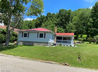 2103 Wainwright Rd SE, New Philadelphia, OH 44663