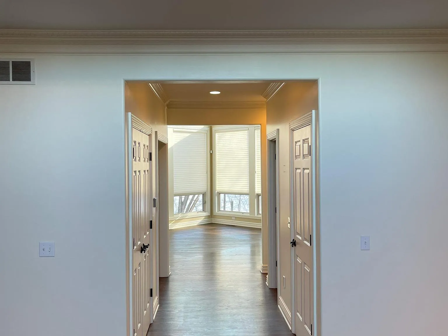 5 bed, 5379 sqft, $4,300 — Photo 2