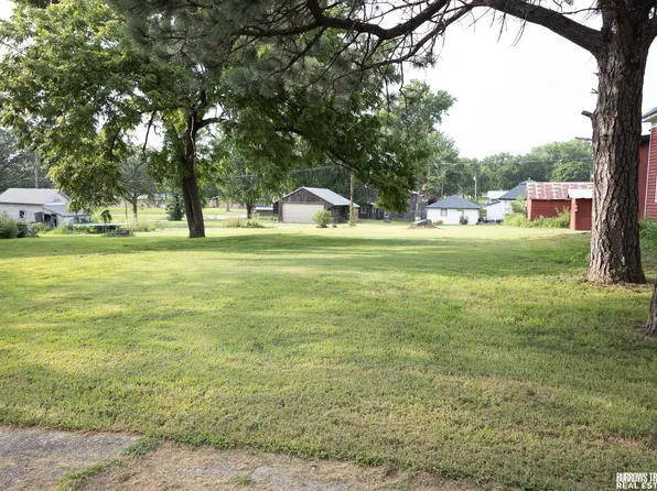 516 9th St, Pawnee City, NE 68420