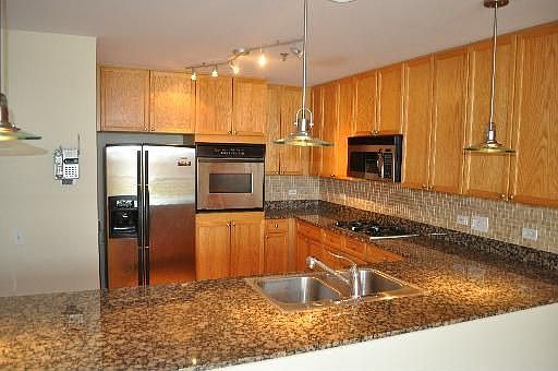 4th image of 1515 S Prairie Ave Unit 816