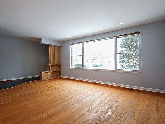 3rd image of 7327 N Karlov Ave