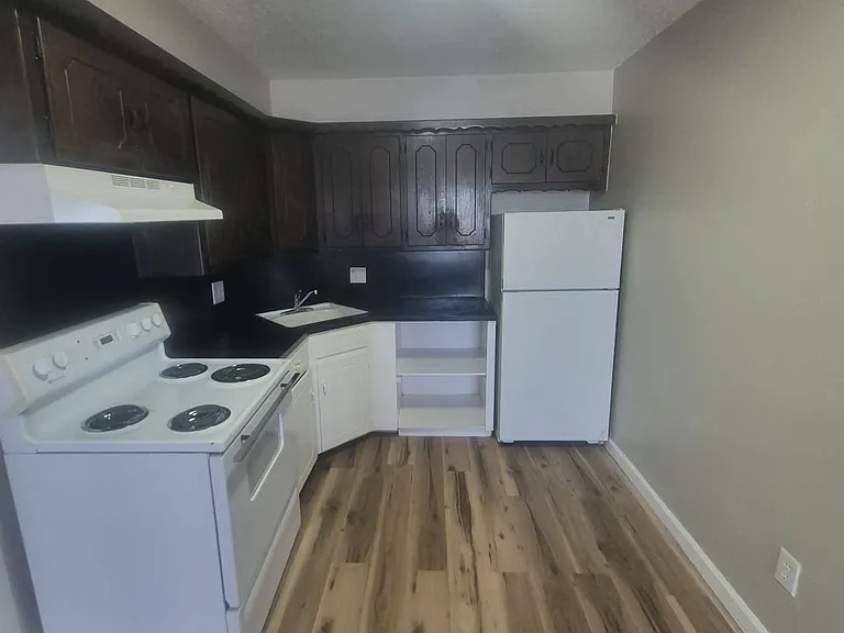 Mission Place — Photo 12