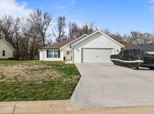 2033 Lakeview, Carthage, MO 64836