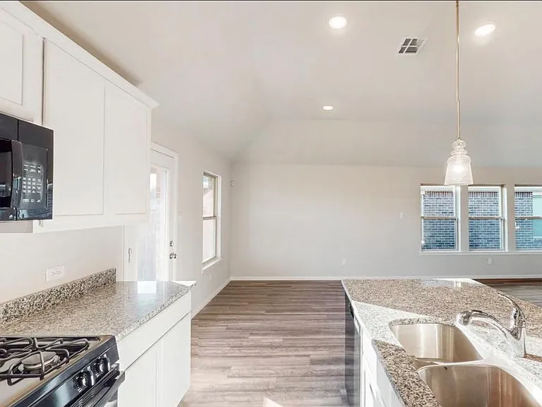 2700 Rambling Rd — Photo 7