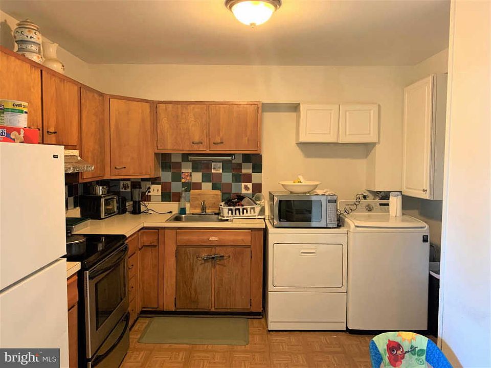 2nd image of 200 E Cornell Dr