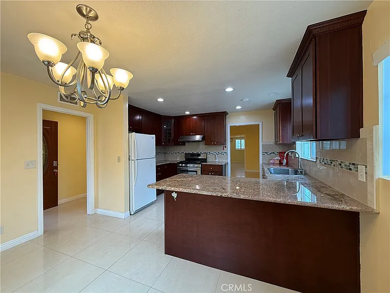 1127 S Nantes Ave — Photo 5
