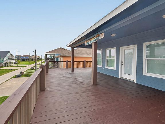 4th image of 871 Surfview