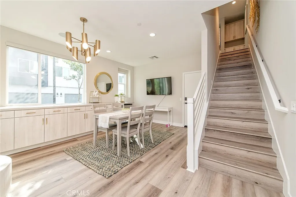 4 bed, 1813 sqft, $4,500 — Photo 4