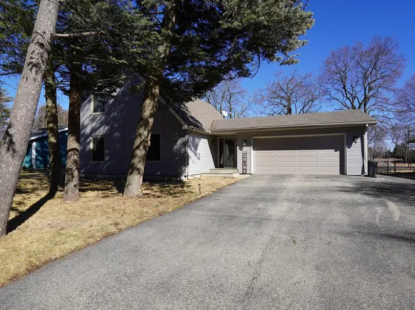 1924 Arnold Ave, Rockford, IL 61108