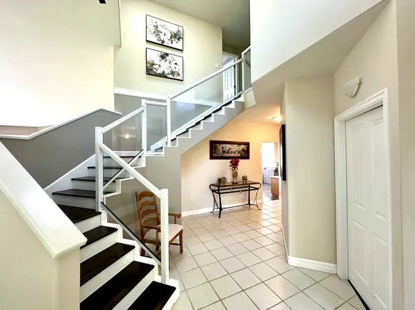 1541 Ocean View Ln, Point Roberts, WA 98281
