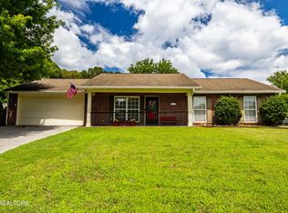 3002 Country Meadows Ln, Maryville, TN 37803