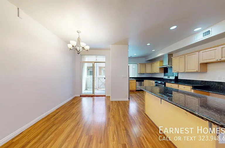 11622 Oxnard St — Photo 9