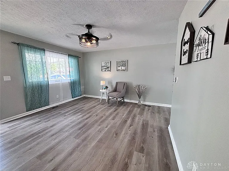 90 Brent Dr — Photo 4