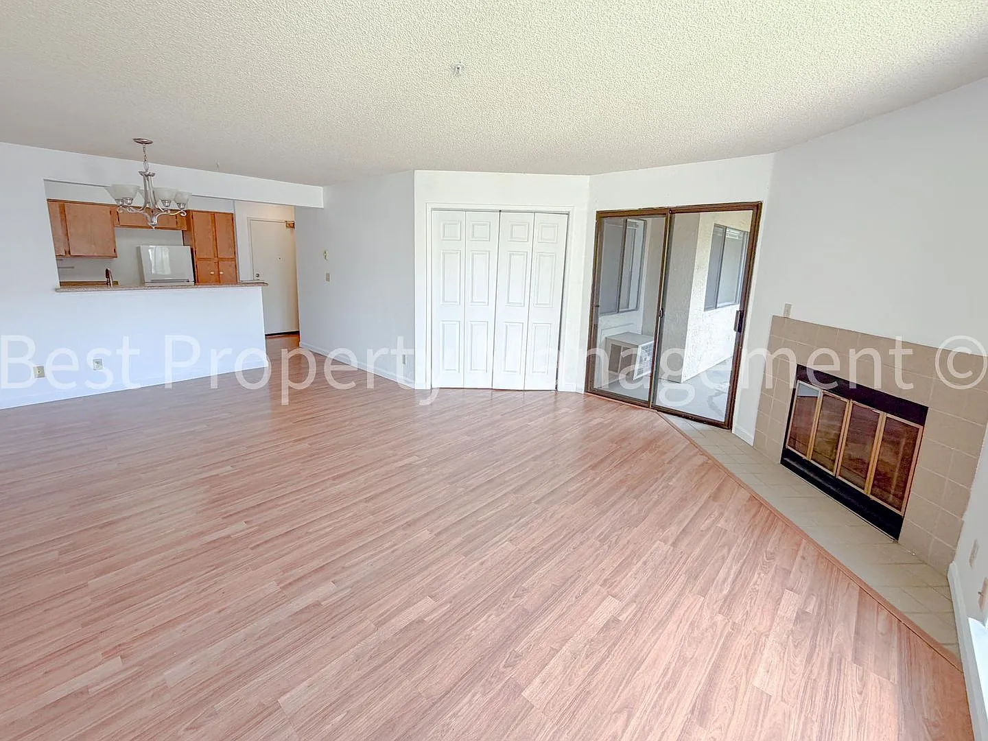 Perfect Shape Adobe Hills condo next to Fremont Bart. — Photo 2