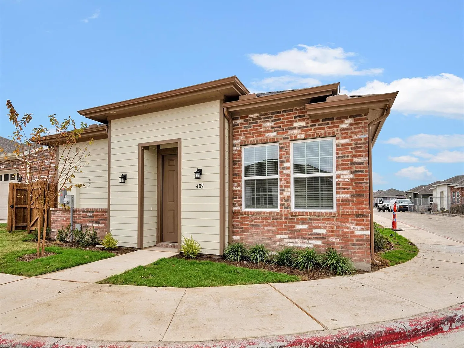 1 bed, 1.0 bath, 709 sqft, $1,649 — Photo 2