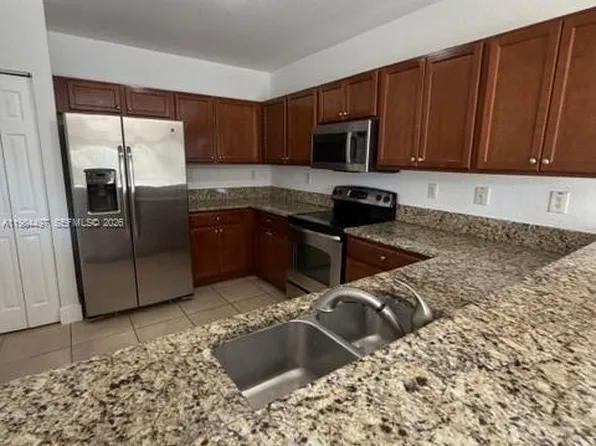 11601 NW 89th St APT 202, Doral, FL 33178
