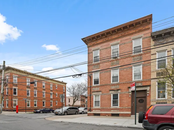 60-46 Putnam Avenue image 3 of 47