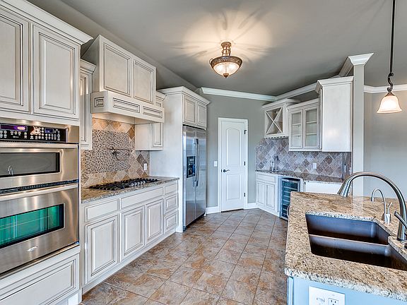 5th image of 5101 SW 123rd St