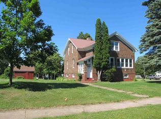 911 E Pierce St, Wakefield, MI 49968