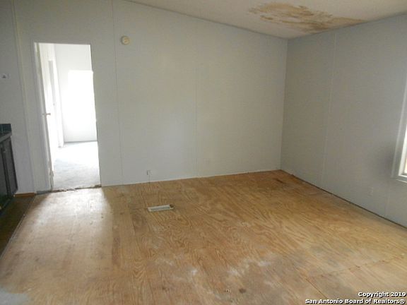 3rd image of 114 Encino Torcido