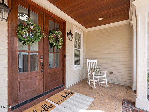 4th image of 813 Fox Ridge Lane