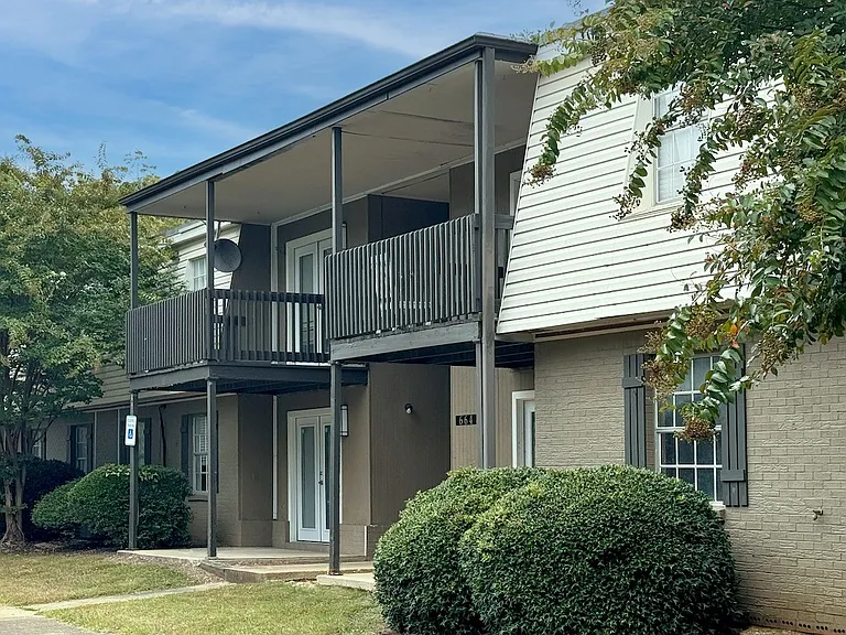Spring Lake Cove Apartments — Photo 7