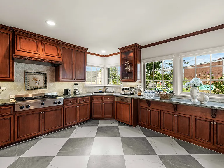 8001 Alverstone Ave — Photo 24