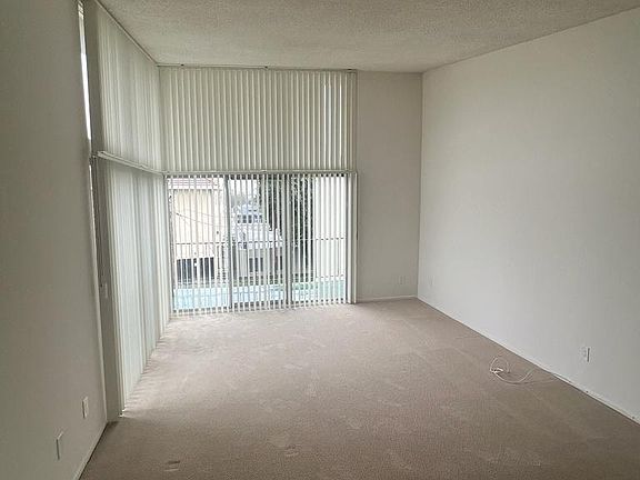 4th image of 1353 S Carmelina Ave APT 201