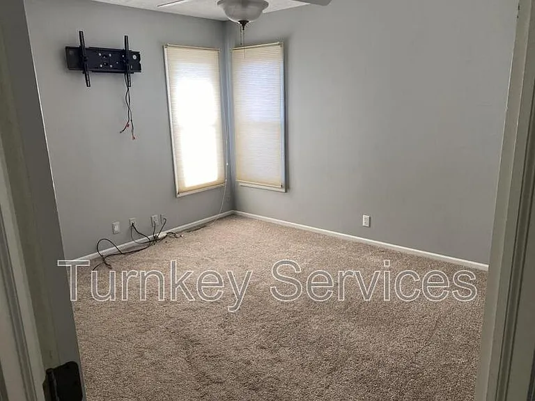 15423 Stony Brook Blvd — Photo 8