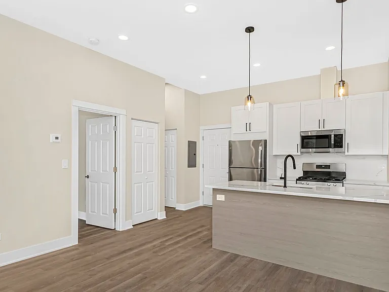 1218 W Lexington St — Photo 16