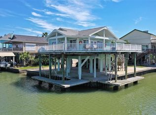 201 Bamaku Bnd, Tiki Island, TX 77554
