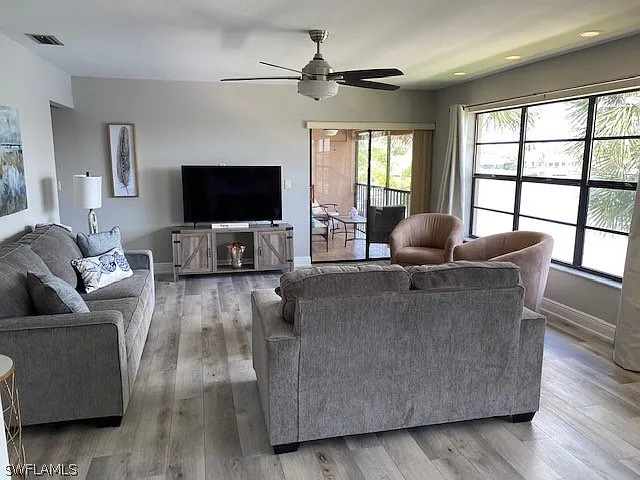 2 bed, 2.0 bath, 1167 sqft, $3,300 — Photo 3