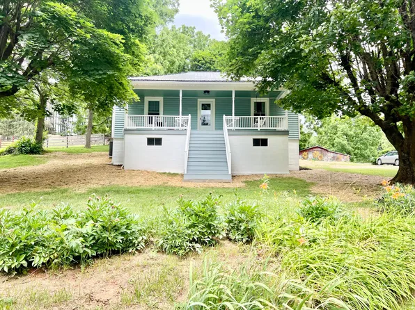 25 Mut Ln, Fairfield, VA 24435