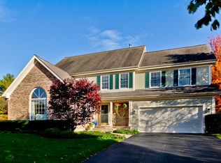 217 Brook Hill Ln, Vernon Hills, IL