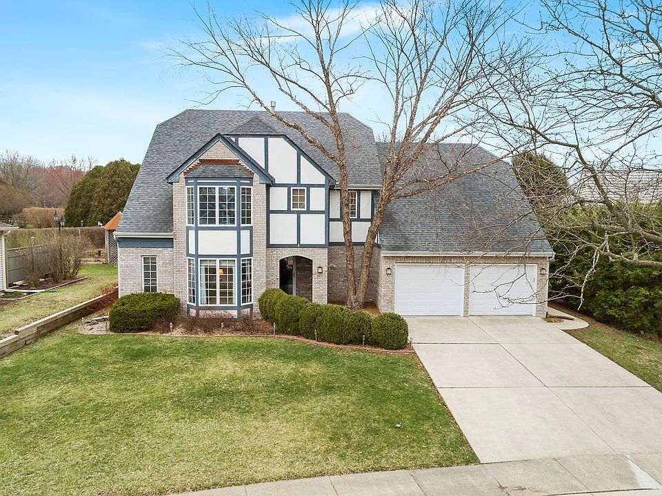 1st image of 4 Windwood Dr