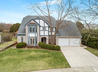 4 Windwood Dr, Sugar Grove, IL 60554