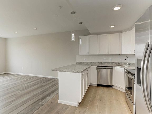 5th image of 1923 Ashland Ave #503