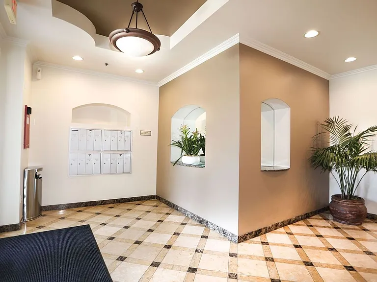 11321 Moorpark St — Photo 19