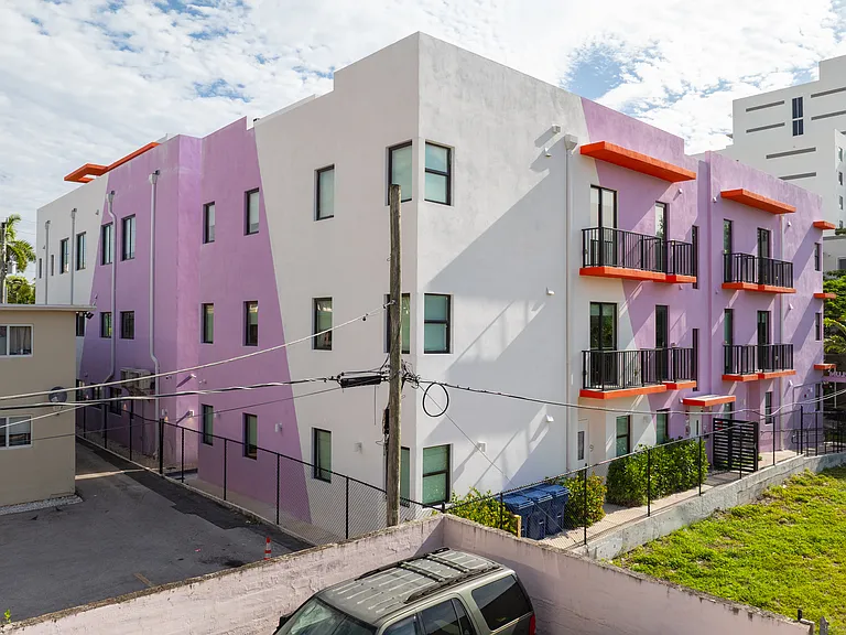 Plum Apartments — Photo 38