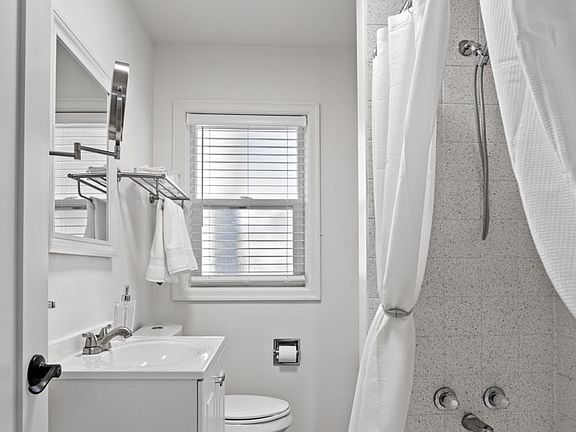 5th image of 670 N 11th St #1