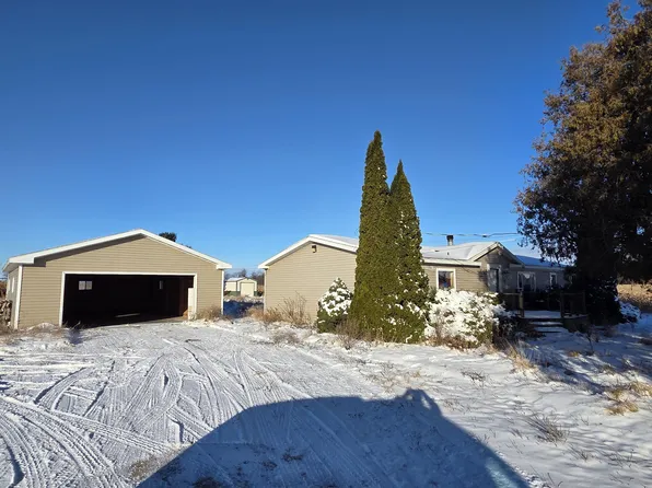 3551 N Neff Rd, Edmore, MI 48829