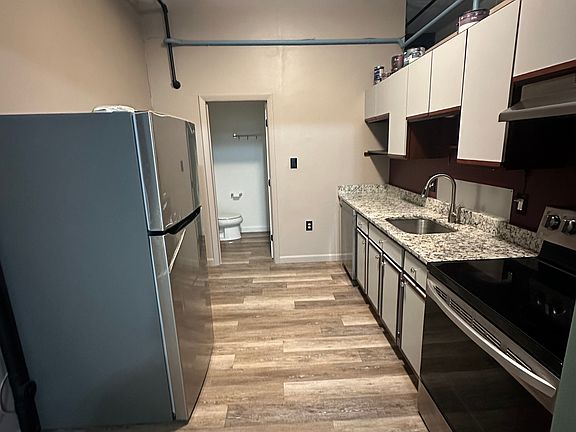 2nd image of 30 Cross St #1