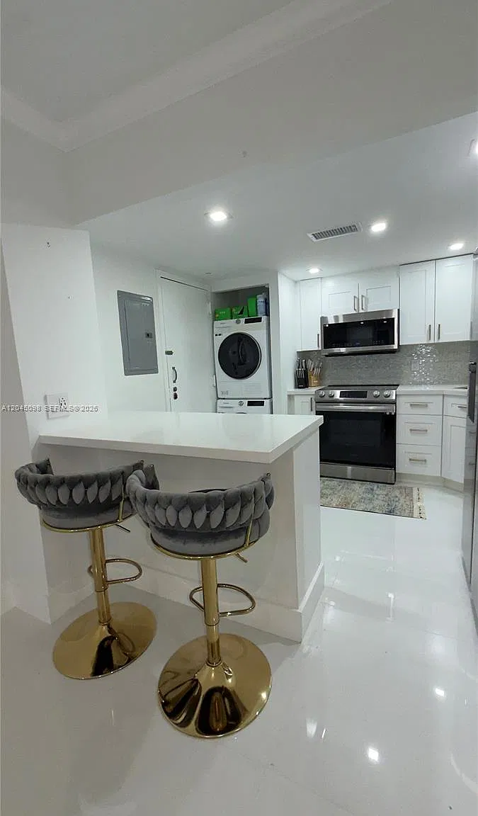1 bed, 930 sqft, $3,550 — Photo 4