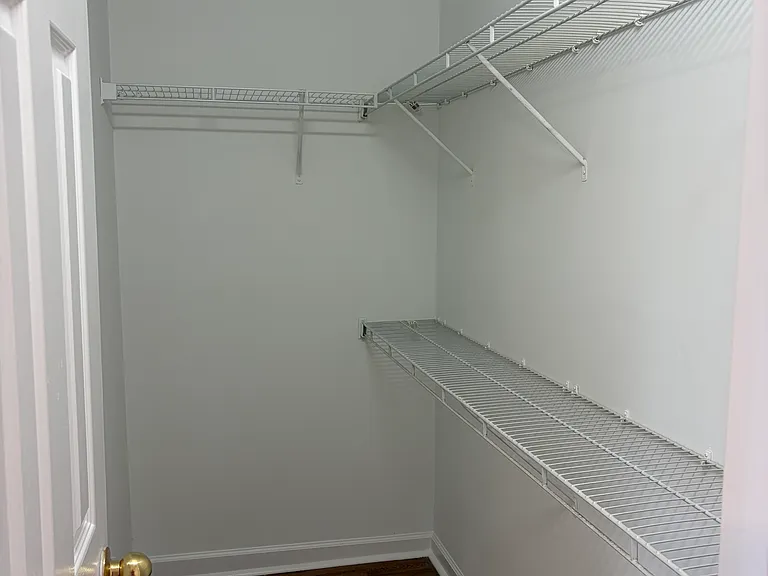 214 Bainbridge Cir — Photo 16